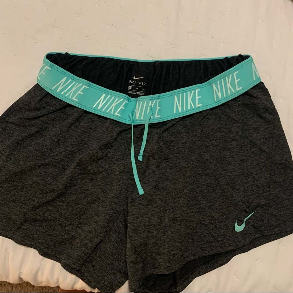 Nike shorts XL